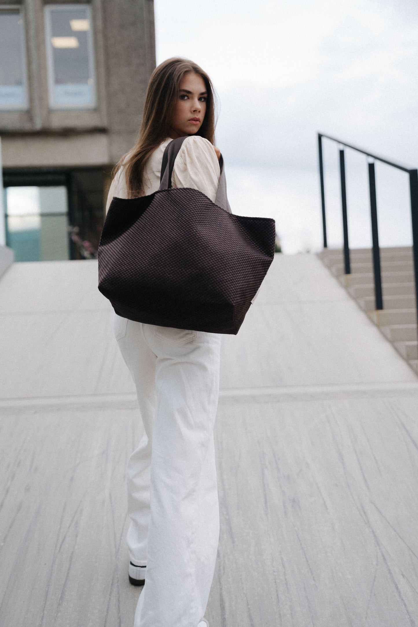 CHOCOLATE DARK BROWN city bag