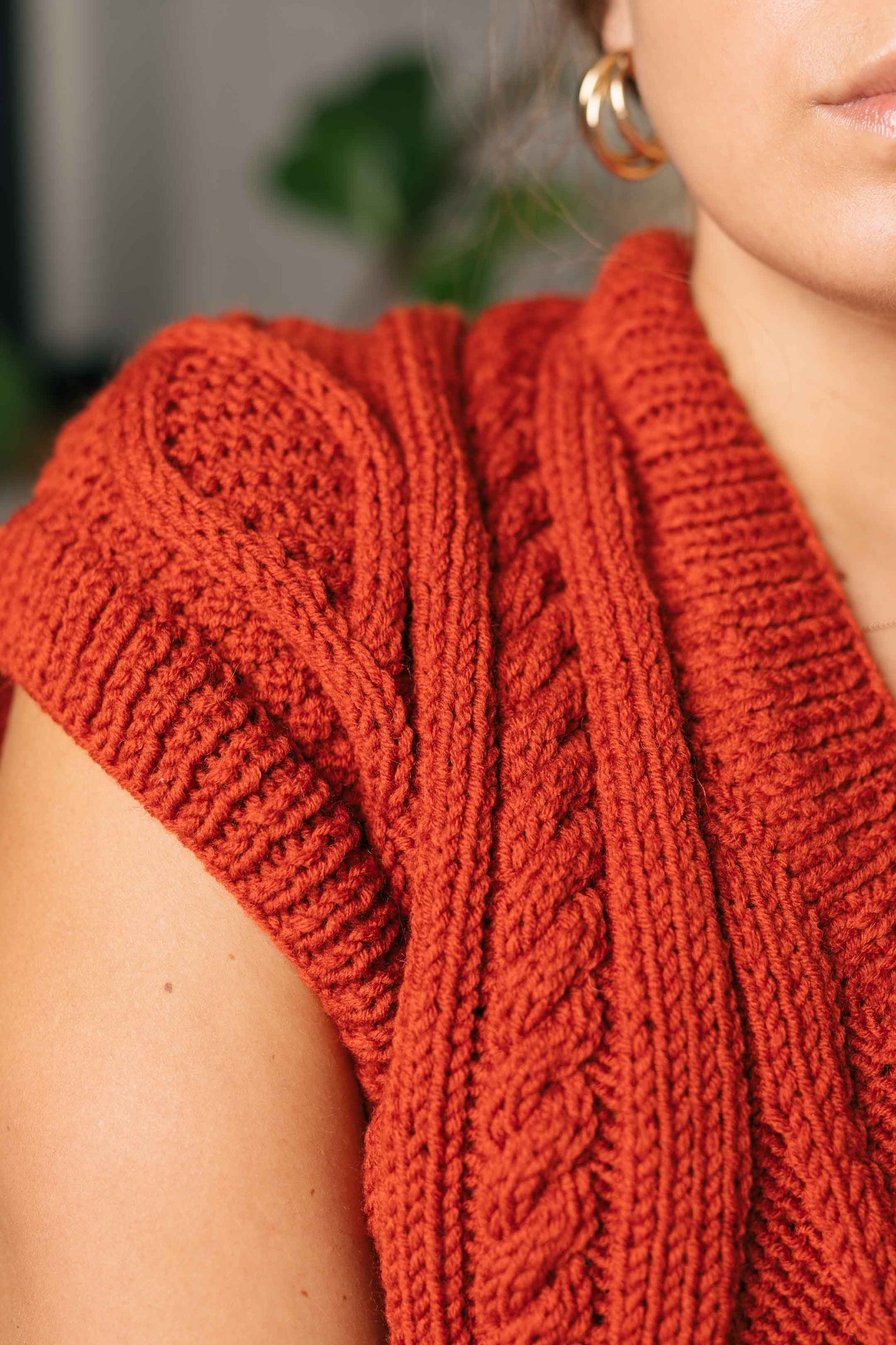 HAND KNITTED VEST - GINGER