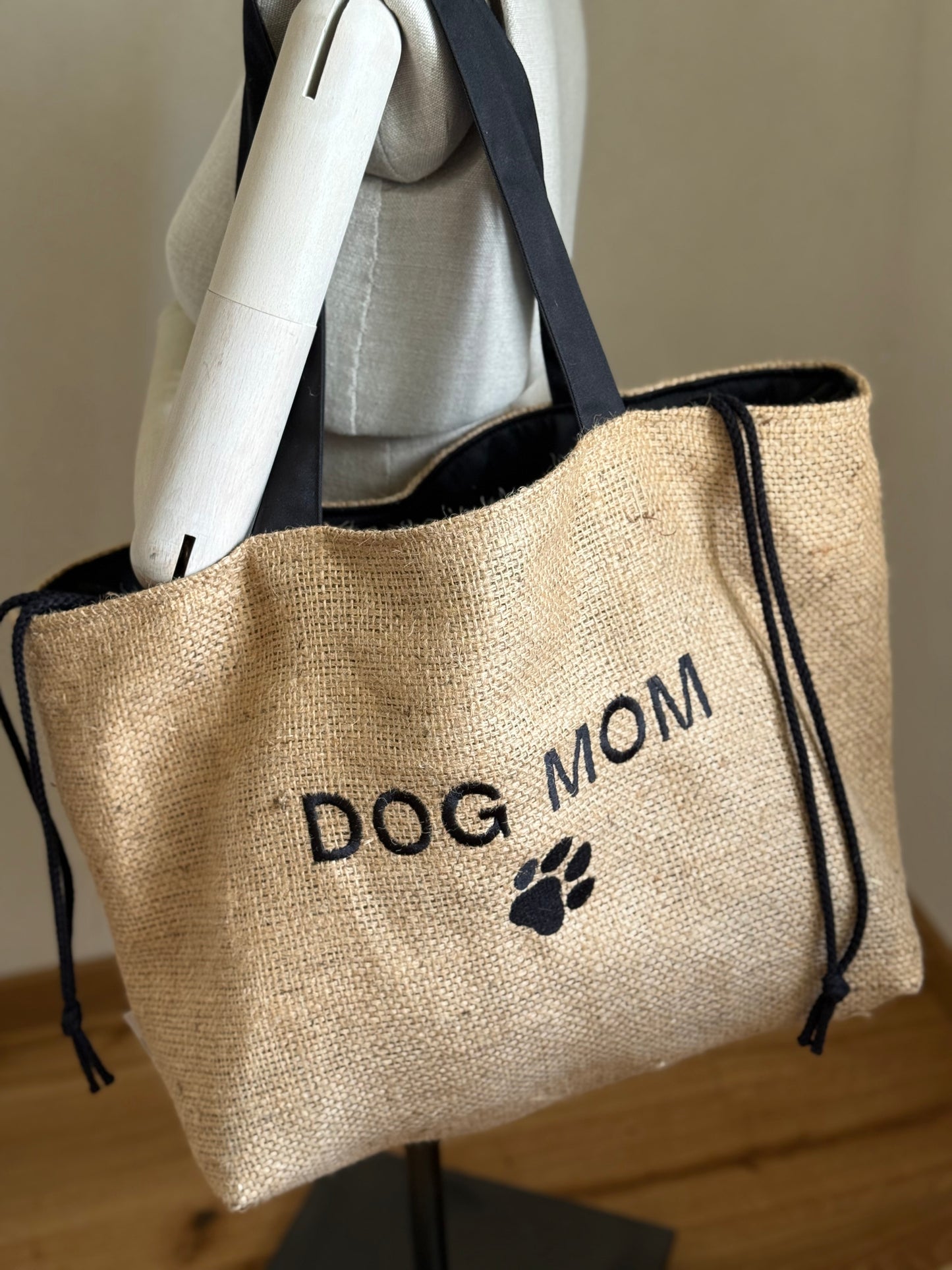 DOG MOM