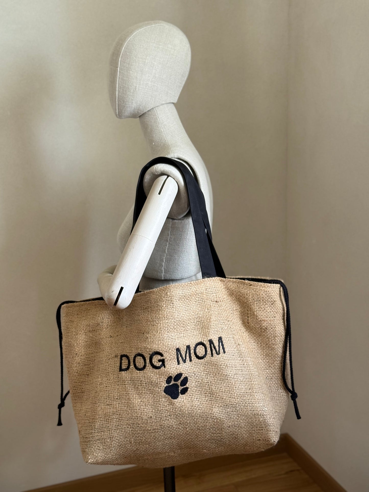 DOG MOM