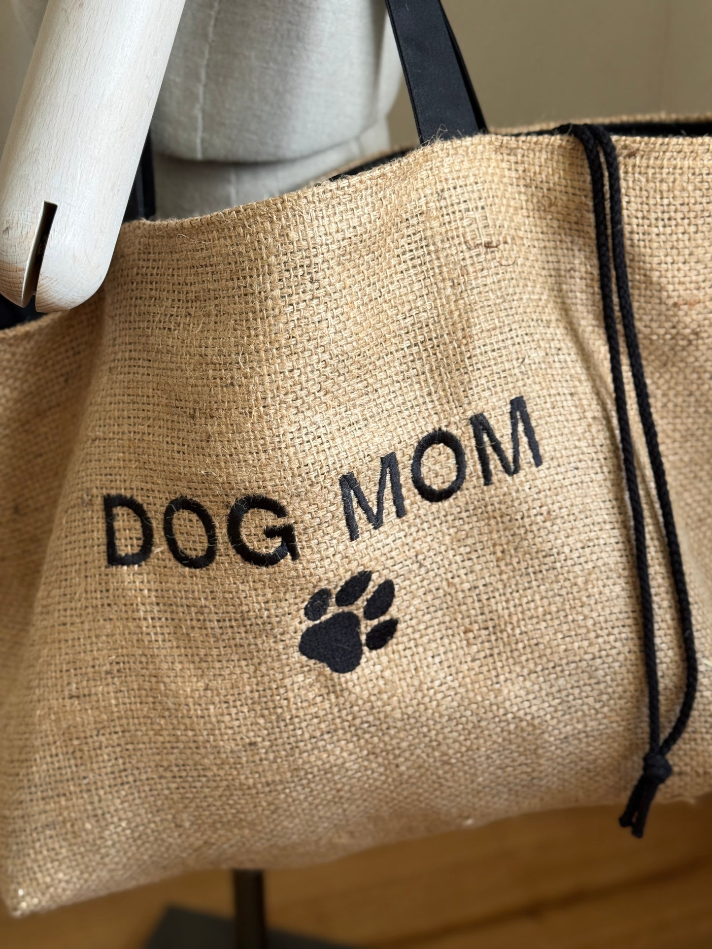 DOG MOM