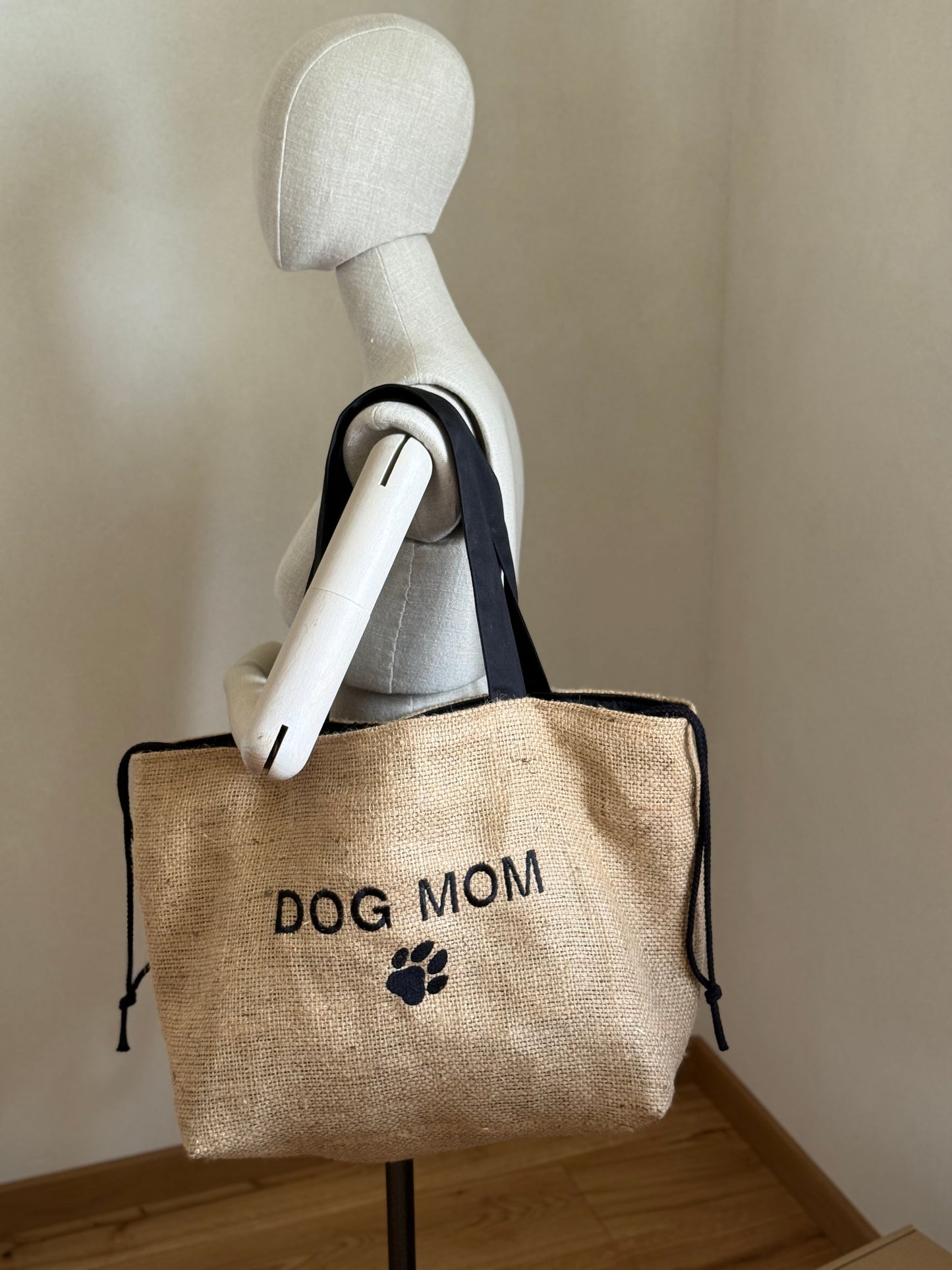 DOG MOM